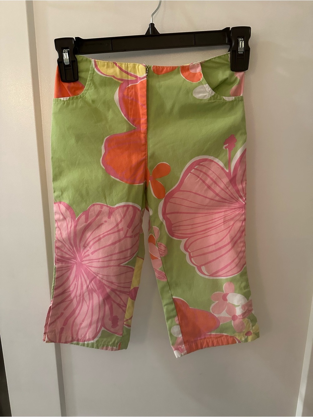 Lilly Pulitzer Large Print Hibiscus Floral Capri Pants